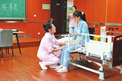 月薪可達2萬+ 我省首批150名家政學本科生即將就業 家政護理邁進專業化新篇章